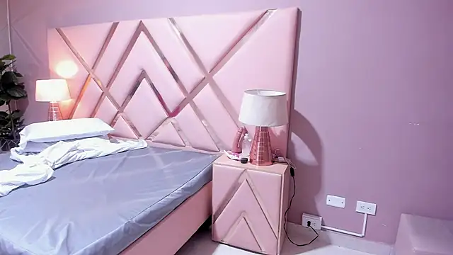 GiselJones online show from November 29, 2025, 7:39 pm