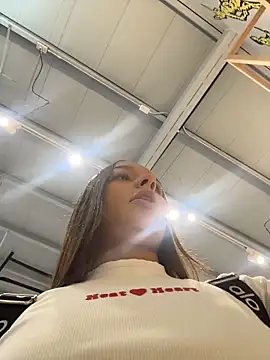 Brunettecollins05 online show from November 28, 2025, 5:37 pm