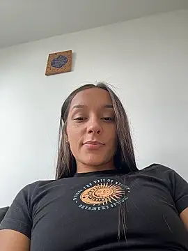 Brunettecollins05 online show from January 8, 2026, 5:37 pm