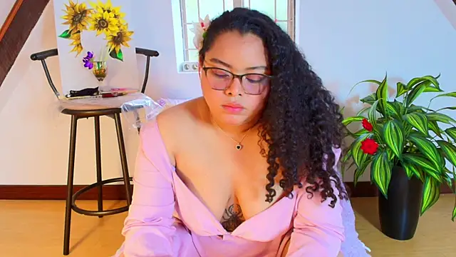 Snapshot of alanaa_gomezz chatting on July 25, 2026, 7:11 pm alanaa gomezz online show from July 25, 2026, 7:11 pm