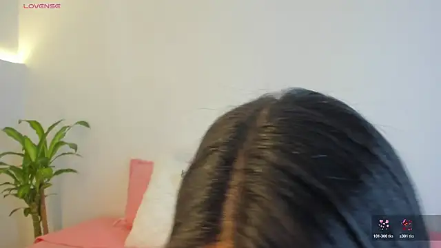  Hanna Williams  online show from December 4, 2025, 8:50 pm