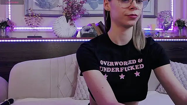 GracieCute online show from January 15, 2025, 10:17 am