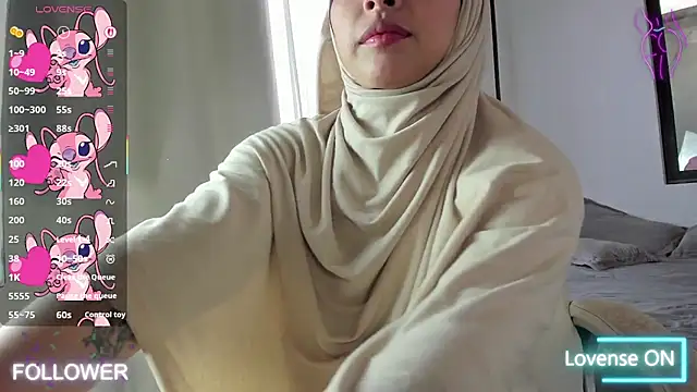 Melek Seraya online show from November 17, 2025, 6:57 pm