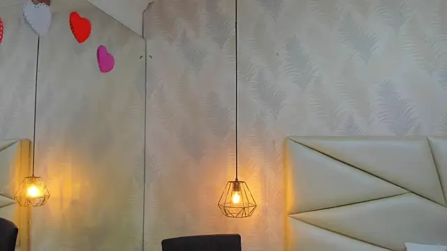 laurettedela rouse online show from November 6, 2025, 11:11 am