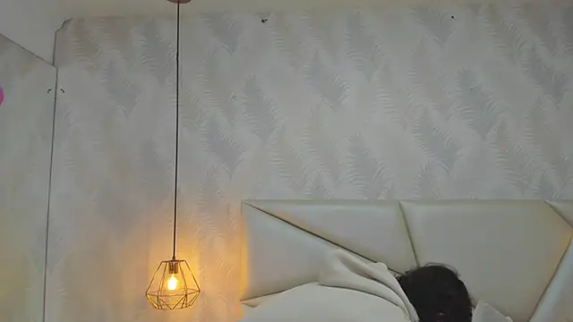 laurettedela rouse online show from November 12, 2025, 10:37 am