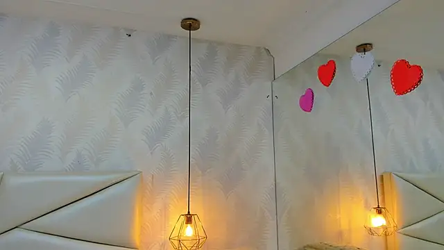 laurettedela rouse online show from November 15, 2025, 10:56 am