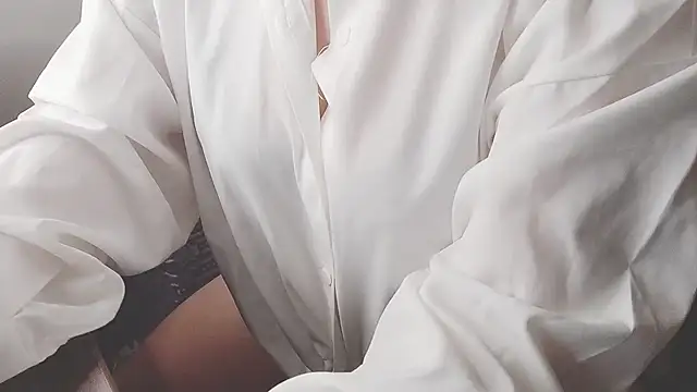 Sunny-Aurora online show from November 3, 2025, 2:46 am