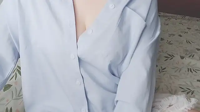 Sunny-Aurora online show from November 12, 2025, 2:45 am