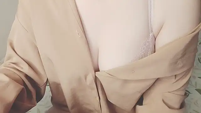 Sunny-Aurora online show from November 15, 2025, 3:37 am