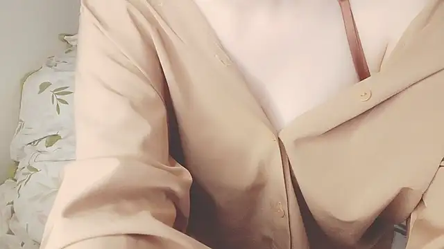 Sunny-Aurora online show from December 5, 2025, 3:59 am