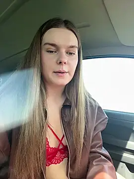 Snapshot of LisaFreierxx chatting on May 3, 2026, 10:10 am LisaFreierxx online show from May 3, 2026, 10:10 am