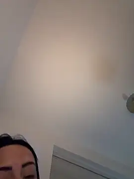 Snapshot of Bethrae25 chatting on April 24, 2026, 11:29 pm Bethrae25 online show from April 24, 2026, 11:29 pm
