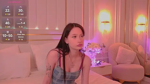 GladysMoore online show from November 3, 2025, 2:40 pm