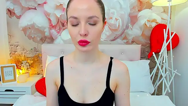 MonaRicci online show from February 21, 2026, 1:23 pm