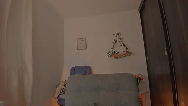 bergmanamii online show from April 21, 2026, 1:42 am