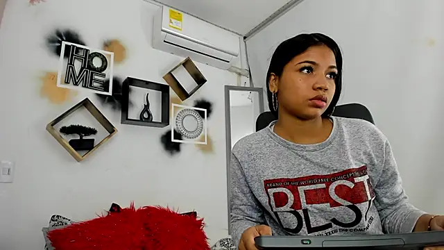 YuleimysAndAlex online show from December 3, 2025, 3:47 am