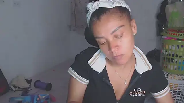 Snapshot of shayna_cute chatting on May 17, 2026, 3:48 am shayna cute online show from May 17, 2026, 3:48 am