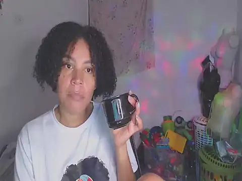 Snapshot of shayna_cute chatting on May 27, 2026, 1:57 am shayna cute online show from May 27, 2026, 1:57 am