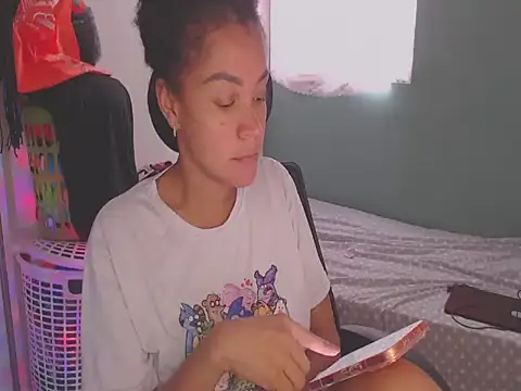 Snapshot of shayna_cute chatting on June 18, 2026, 9:52 pm shayna cute online show from June 18, 2026, 9:52 pm