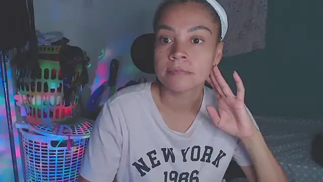 shayna cute online show from July 1, 2026, 12:23 am