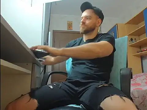 Snapshot of Ryanstone_ chatting on December 15, 2025, 5:12 am Ryanstone online show from December 15, 2025, 5:12 am