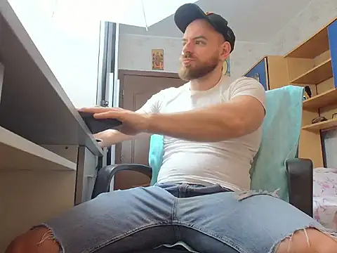 Snapshot of Ryanstone_ chatting on February 4, 2026, 5:35 am Ryanstone online show from February 4, 2026, 5:35 am