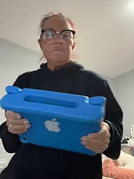 Angel-LinaX online show from February 7, 2026, 9:40 pm