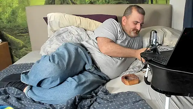 chubbydaddybearluka online show from December 4, 2025, 4:11 am