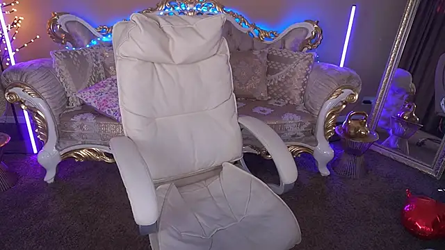 Snapshot of AmiraGoldd chatting on February 10, 2026, 2:21 pm AmiraGoldd online show from February 10, 2026, 2:21 pm