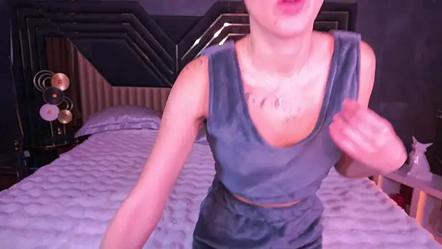 Snapshot of ZafiraMoonn chatting on December 22, 2025, 6:43 am ZafiraMoonn online show from December 22, 2025, 6:43 am