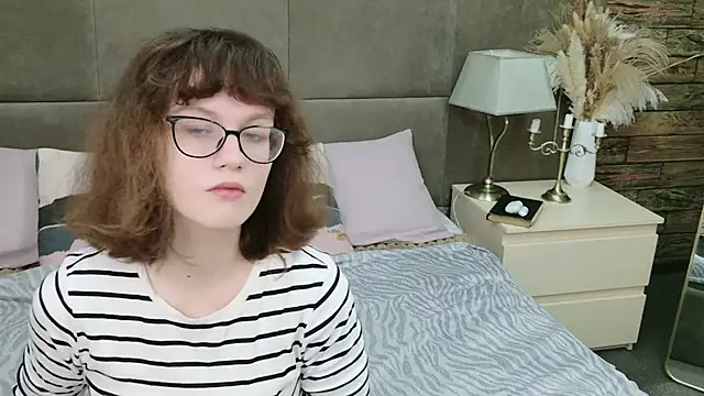 KathleenDioiz online show from November 9, 2025, 11:19 am