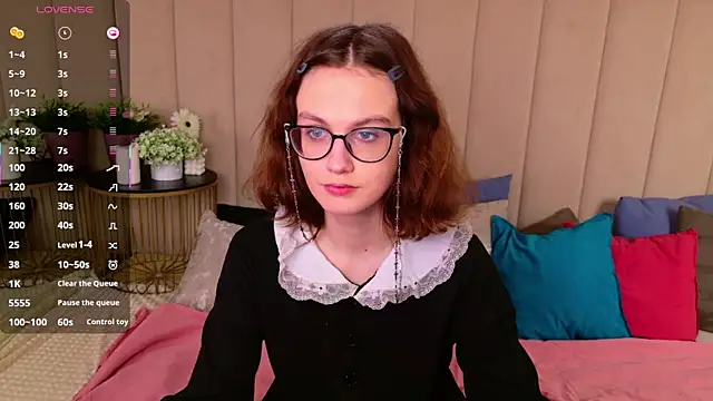 KathleenDioiz online show from November 30, 2025, 12:20 pm