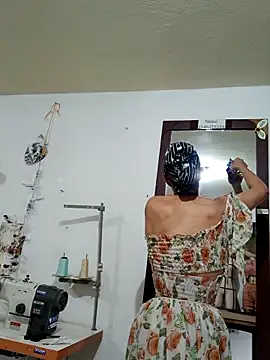 PaulinaLondra2 online show from November 10, 2025, 1:54 pm