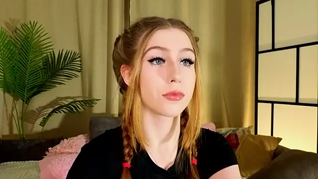 GiuseppinaRodenbough online show from November 18, 2025, 9:30 pm