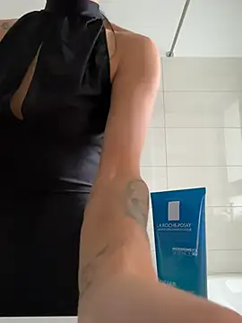 VickyM99 online show from April 21, 2026, 5:14 am