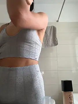 VickyM99 online show from April 22, 2026, 5:32 am