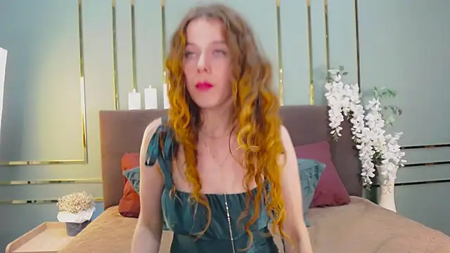 LoraWarner online show from November 16, 2025, 6:35 pm