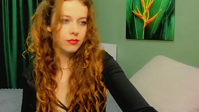 LoraWarner online show from November 26, 2025, 8:43 pm