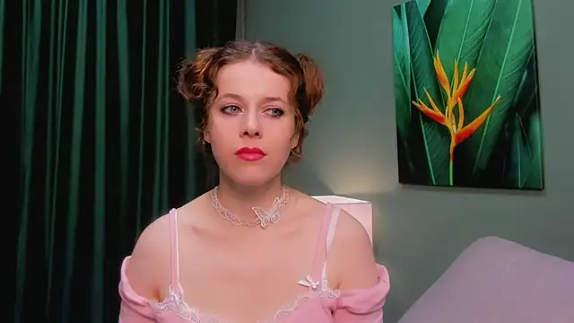 LoraWarner online show from November 27, 2025, 9:06 pm