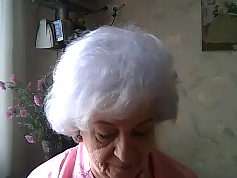 Snapshot of ValeriaKroww chatting on November 12, 2025, 8:04 am ValeriaKroww online show from November 12, 2025, 8:04 am