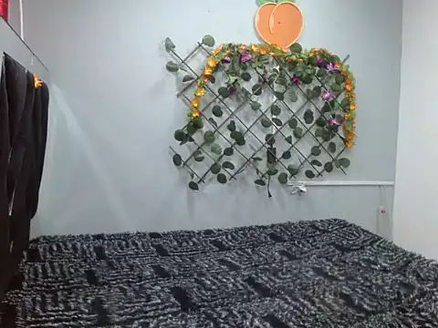 Andrea04 hot online show from November 13, 2025, 8:52 pm