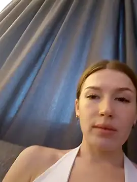 MelissaPinkiss online show from December 21, 2025, 1:07 pm