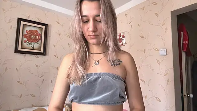 Auroragin online show from November 4, 2025, 9:30 am