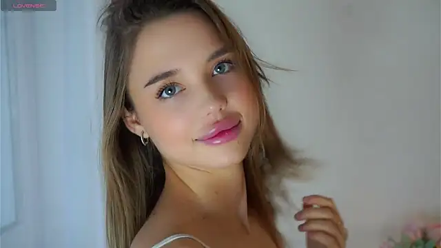 JunieTrippett online show from November 23, 2025, 8:03 am