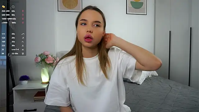 JunieTrippett online show from December 5, 2025, 7:06 am