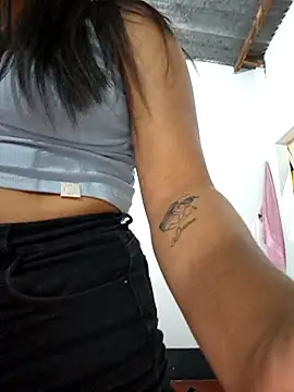 lapicarona18 online show from November 8, 2025, 10:41 pm