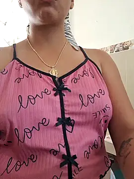 lapicarona18 online show from November 30, 2025, 2:43 pm