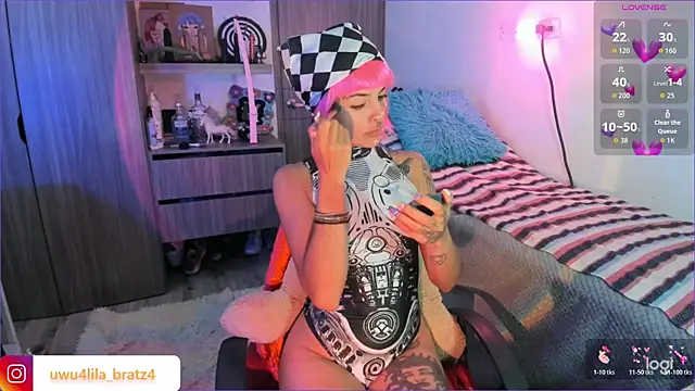 Lila bratzz online show from April 14, 2026, 1:11 am