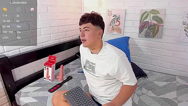 Sweet Dust online show from November 19, 2025, 12:16 pm