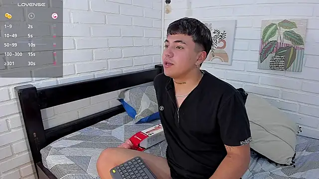 Sweet Dust online show from November 20, 2025, 7:13 pm